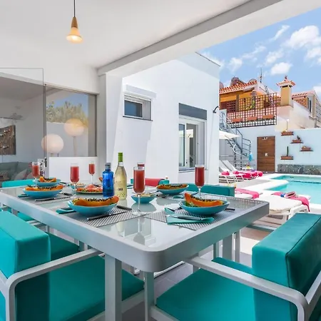 ヴィラ Colibri By *